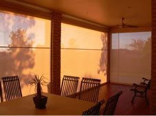 Interior vistaweave buttercream ziptrak blinds with horizontal seams